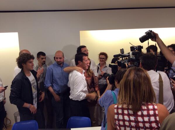 ggXbg's tweet photo. "Andiamo in comune!" @giorgio_gori #ggxbg http://t.co/EU6u0DT9Pz