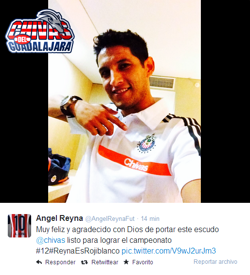 C_D_G_11's tweet photo. Angel Reyna se muestra muy orgulloso de portar los colores del mejor equipo de México ¡CHIVAS!. http://t.co/Iw4BY13bUS