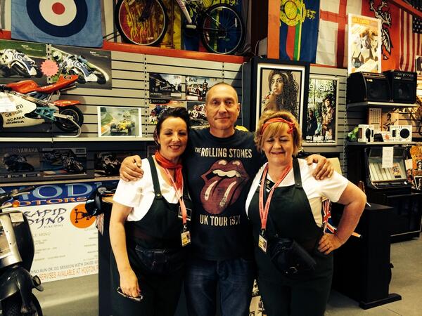BigMarkPawnStar's tweet photo. Thank you to every one turning up and making our day grate yesterday .x http://t.co/5vdymeiboW