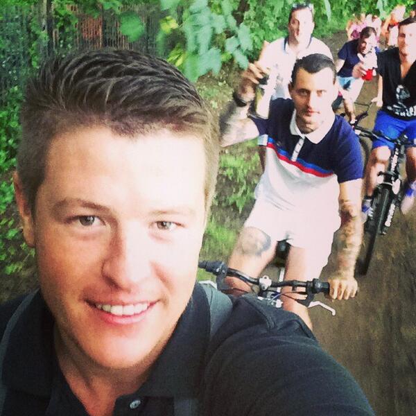 Matty_McHugh's tweet image. Normal set of mates. Love it #normalsunday