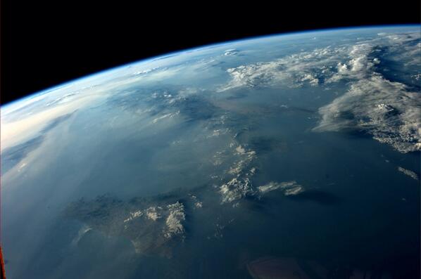 astro_reid's tweet image. @AstroSamantha – this one is for you.  A bit hazy though…