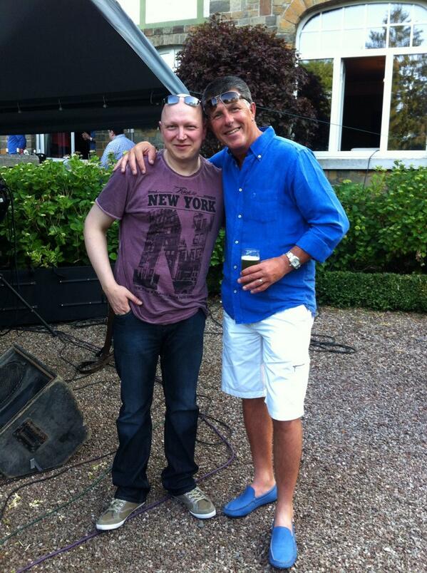 VincenzoCiuro's tweet image. EXCLUSIF: @BenoitThans de retour à la Fédé? En tout les cas, il trinque ensemble avec Steven Martens. #teklaking