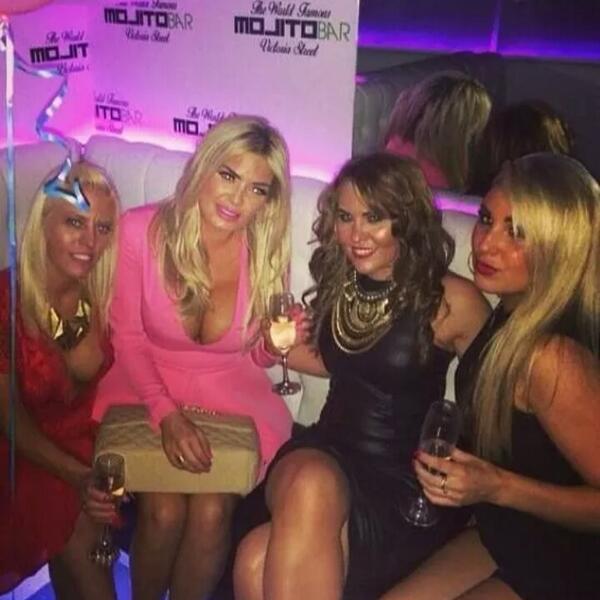 bonnieandbetty1's tweet image. @flawless_faces_ #birthdaygirl #liverpool @mojitobar1 @BreenCarly @juicy_jels