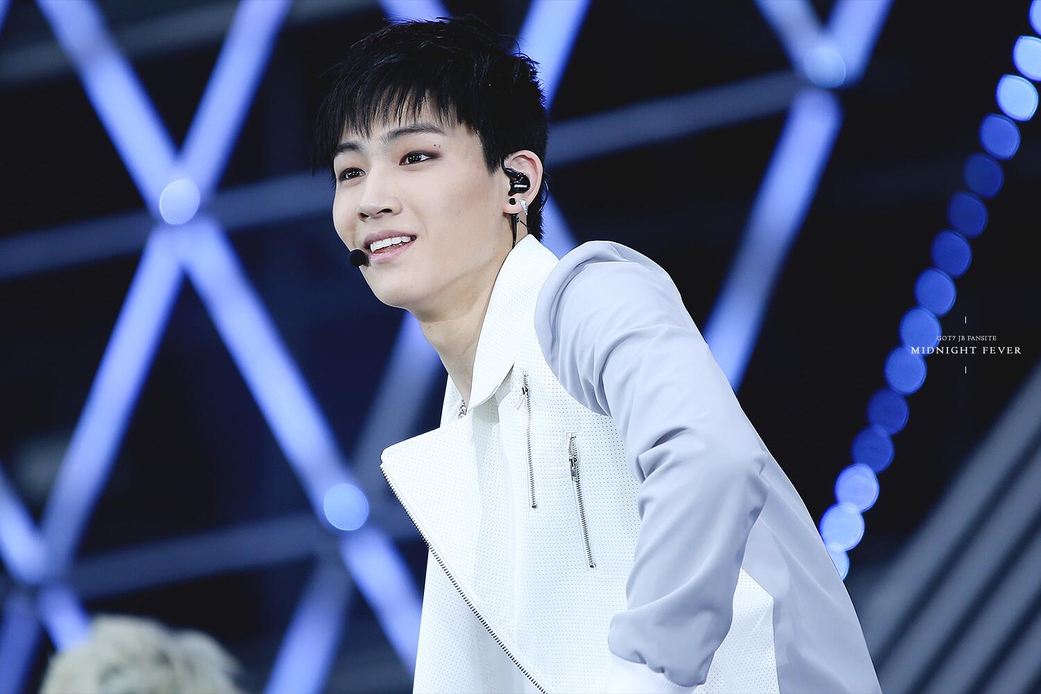 BpoLhqGCcAE-odO.jpg:large