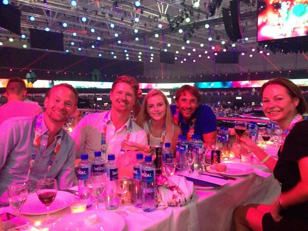 #1000colours - strålende feiring! <a href="/MagnusReitan/">Magnus Reitan</a> @ole_robert  <a href="/Idahav/">Ida Håvik</a>