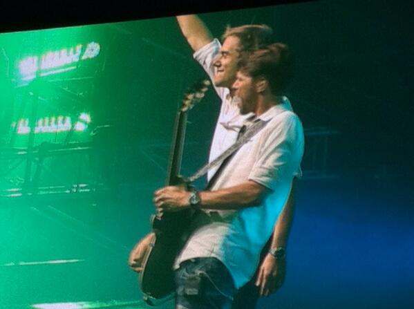 AvBDiscography's tweet image. #AOSYD @arminvanbuuren &amp;amp; @ellervanbuuren Aww brotherly love...