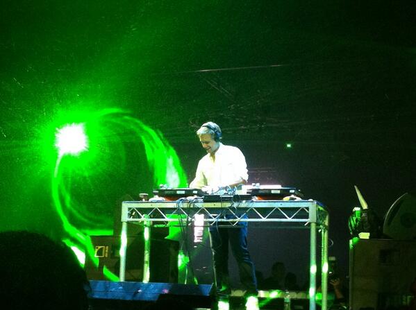 AvBDiscography's tweet image. #AOSYD @arminvanbuuren gone back to basics with some old school #TRANCE on VINYL!!!