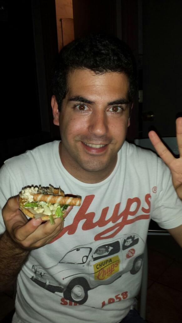 santibatuta's tweet photo. @cafesybares Mi foto en Pub Lorigan #tapasbarrio2014 http://t.co/0Dq8c3EiUI