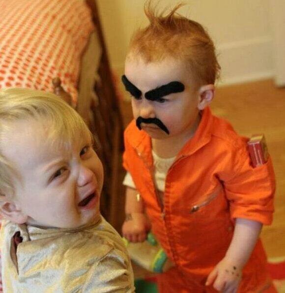 _Nokat_'s tweet photo. و هيك يتخلي الكبير يخاف من صغيره
#نكت http://t.co/7E99v5v5hF