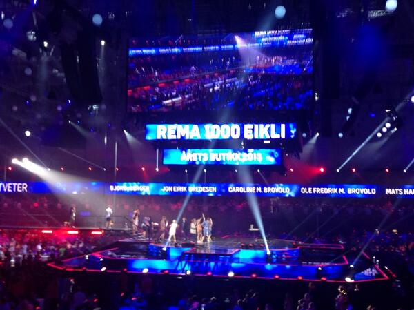 Årets butikk 2013 @REMA1000 Eikli!!!!! Hurra!!!!! @ole_robert @mettebeyer #vinnerkultur