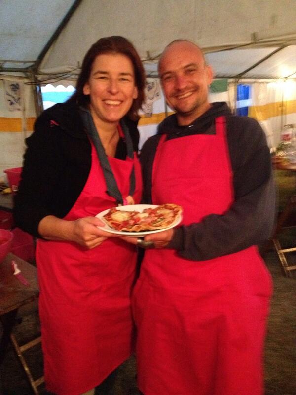 hage_m's tweet photo. De scoutsstaf eet vanavond pizza bij de vergadering #npk84 http://t.co/csBggF49gr