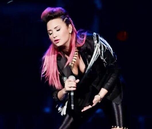 BoobsCelebrity's tweet photo. #demilovato http://t.co/yvu2RBBLBS