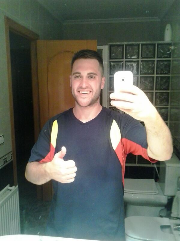 Chowaster's tweet photo. Grande @scmiguel1 !!! Muchas gracias por este detalle! Camiseta de la selección española de volley!!  jajaja =) http://t.co/LwBSXDWhkf