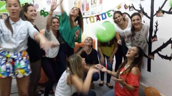 elSalonet's tweet photo. xicotets moments en temps d'examens¡! #happy http://t.co/nRLbqtL6sC