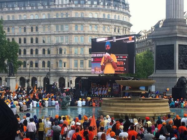 SikhFedUK's tweet image. @everythings_13 engaging the sangat. Great contribution by many different orgs today #sikhunity #SikhGenocide84