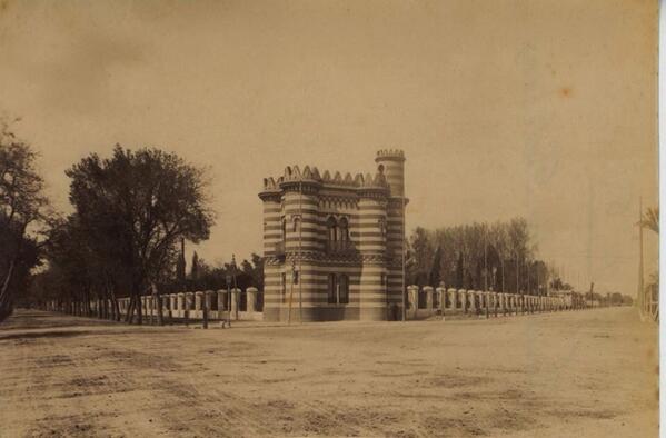 kayakestable's tweet photo. Entre 1893 y 1896, imagen de Emilio Beauchy, aún no se ve la Pasarela al fondo #FASevilla cc @SevillaEstampas http://t.co/YqUg5kCjBT