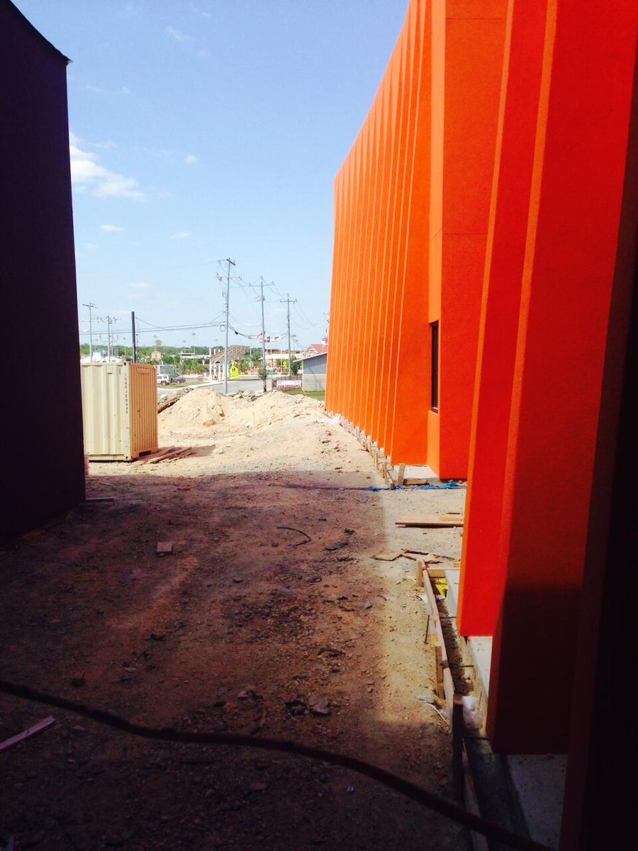 TeletonUSA's tweet photo. La construcción del CRIT USA va viento en popa. Su gran inauguración será el 30 de Octubre!! 
#GraciasATi http://t.co/018fZ4jMS5