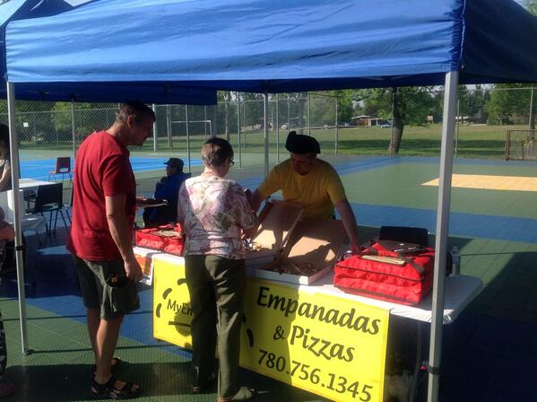 MyEmpanadasYEG's tweet photo. Beautiful afternoon in Pleasant View Community League #yegfood 
@PleasantviewCL http://t.co/bU2gF7nTE8