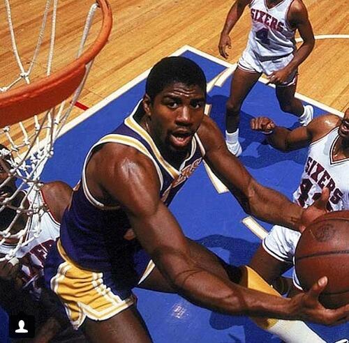 HoopsThrowbacks's tweet image. 32 years ago, @MagicJohnson led the @Lakers to their 8th title over the Sixers with a triple-double, 114-104