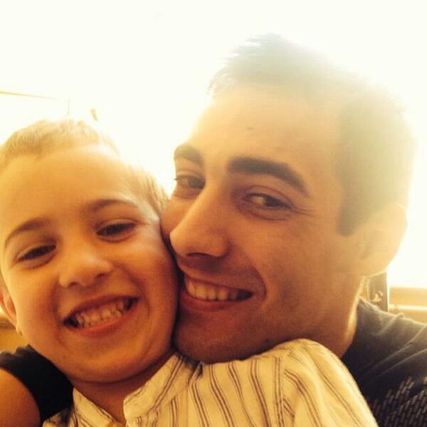 LuLiTa1989's tweet photo. Vaya dos chicos guapos @CeaJavi #Diego me encanta esta foto http://t.co/Ix5BkbzYEg