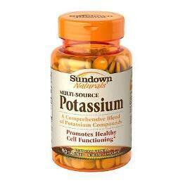 thekeithstubbs's tweet photo. LeBron's pre-game snack. #NBAFinals #cramps #potasuim http://t.co/QeomBQrYoP