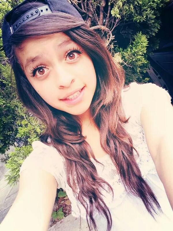 daft_punk2002's tweet photo. Deeooos *O* 
Ella es mi crush ♥ 
Te amo Mymy :3 http://t.co/Kd6ivdqGmG