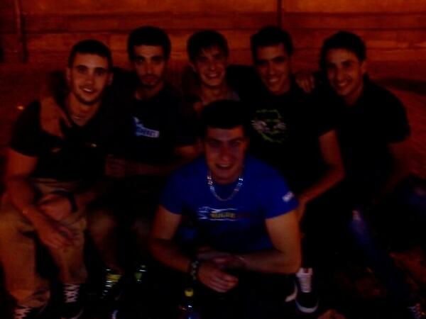 Negro__01's tweet photo. Grandisima noche @gorka_vts @unaig78 @Rafer_el7 @jorcac10 @Mendiola_a http://t.co/ZxSrDQRrm0