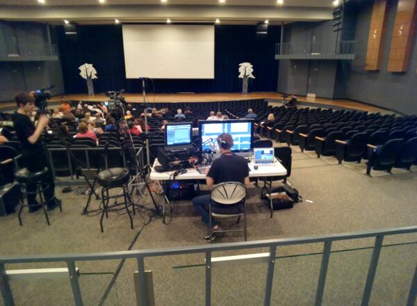 vtjordan57's tweet photo. RE https://t.co/grXxEvPHly
Last night’s gig as seen #throughglass http://t.co/ZEWLxq1aUJ