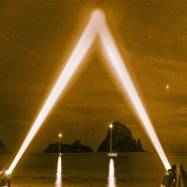 Spotted off the East River! #Axwell &amp; #Ingrosso in NYC tonight <a href="/GovBallNYC/">Gov Ball</a> <a href="/Axwell/">Axwell</a> <a href="/Ingrosso/">Sebastian Ingrosso</a> #Departures