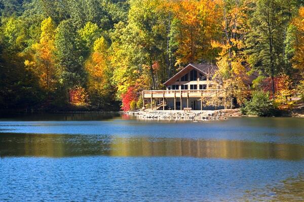 CountryHomess's tweet photo. Lake house http://t.co/gG2nnCES11