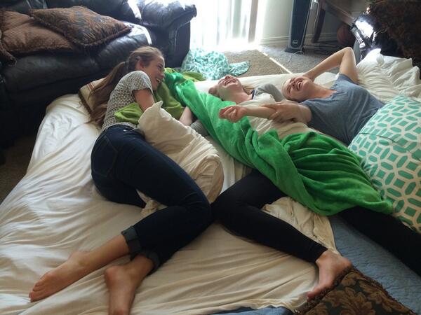 8claire_c's tweet photo. #nationalbestfriendday blessed# http://t.co/gOGTPcv3wQ