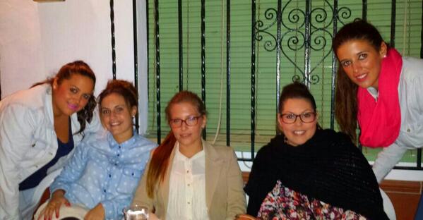 ManoliRA's tweet photo. Con mis niñas en la aldea @MariaMarave93 @MerxyRaul @FabiolaHervas @lidia91sanchez http://t.co/d5RUf5ZdJ1
