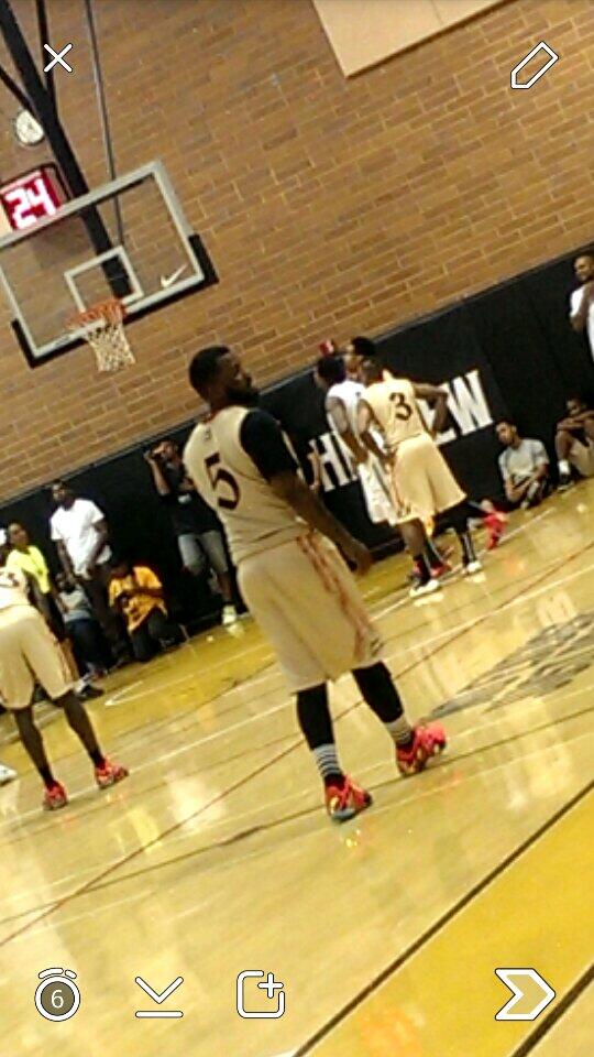 Game Gettin Buckets 👌 http://t.co/3qB2mjg88W