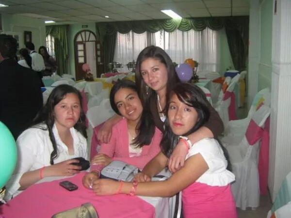 SoyViviAG's tweet image. #PROM2009 ke inocencia a dar un paso muy grande en la vida... El colegio... Wooo
