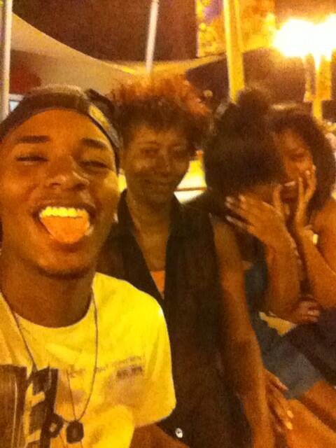 ervin_blow's tweet photo. Con la famelii http://t.co/80Mniibrcx