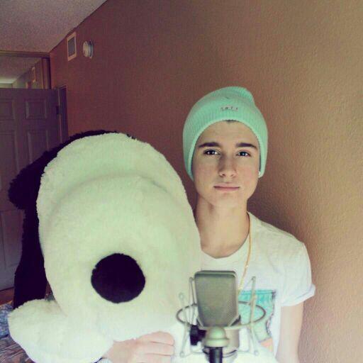 Spctify's tweet image. Hanging with my bestfriend Snoopy!