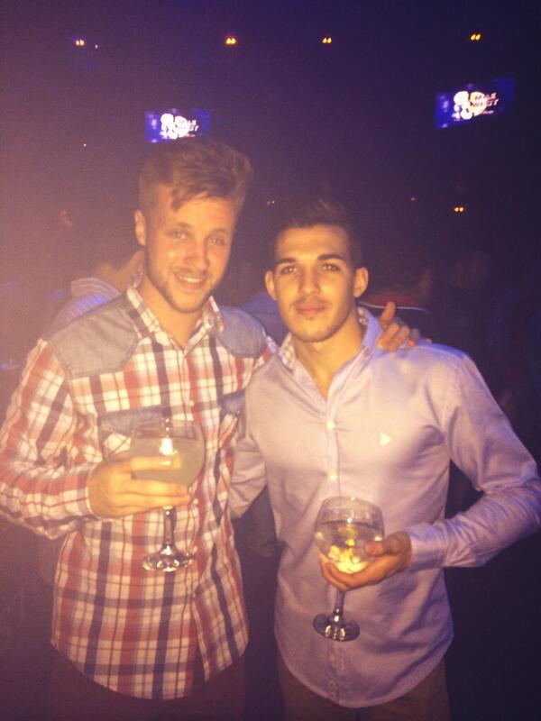RoberGonzalez92's tweet photo. La fidelidad se paga, celebrando la liga @caste_cs8 #mamiWest http://t.co/P0LNpNQrK5