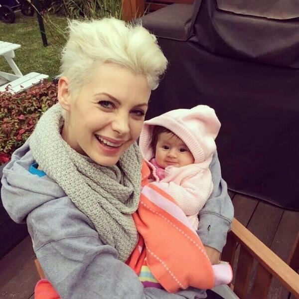 KatePeckme's tweet photo. Meet Lu Lu!! My new mini cousin :) #Micro #Eskimo http://t.co/ST18AqN6ok