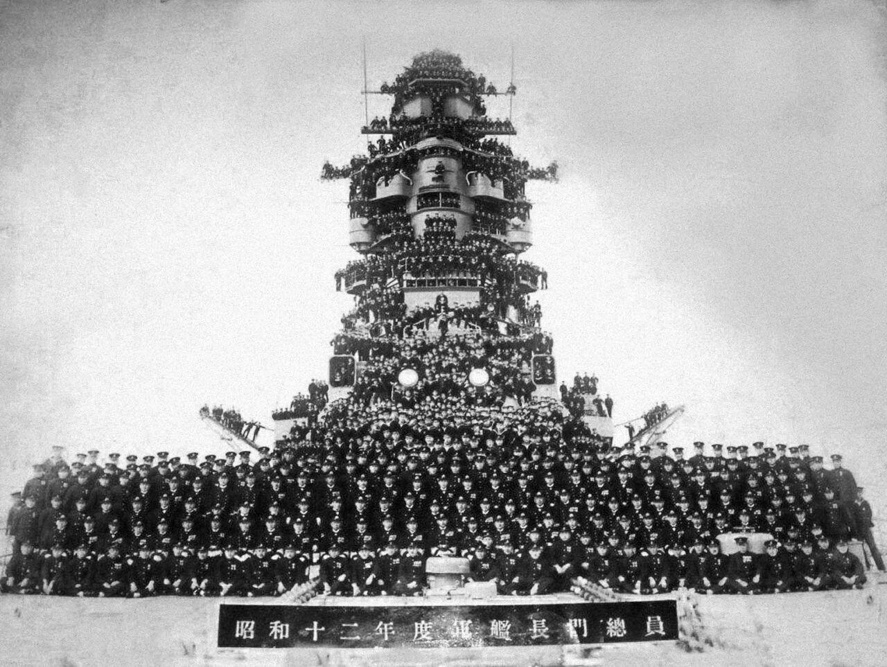 昭和天皇 観閲式 横91cm×縦51cm 昭和天皇（昭和15年）▷陸軍兵を統監される馬上の天皇
