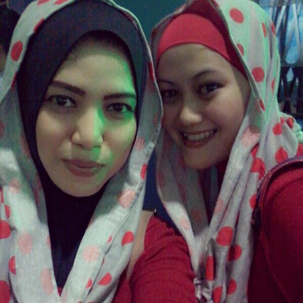MamaKeanu's tweet photo. @nit2_aja kembaran abisss dr atas smpe rok... sehatii kita ci.. tanpa rekayasa.. tanpa janjian... hehehehehe... http://t.co/qV3nzLqkVm