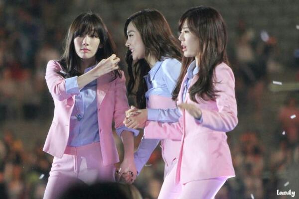 SYLoveTY's tweet photo. 140607 by imlandy. Taeny http://t.co/8v91H5sjD9 http://t.co/RXb2sCRYm0 Taenysun http://t.co/Cz1bZuaMTV http://t.co/lhMcSpwMqJ