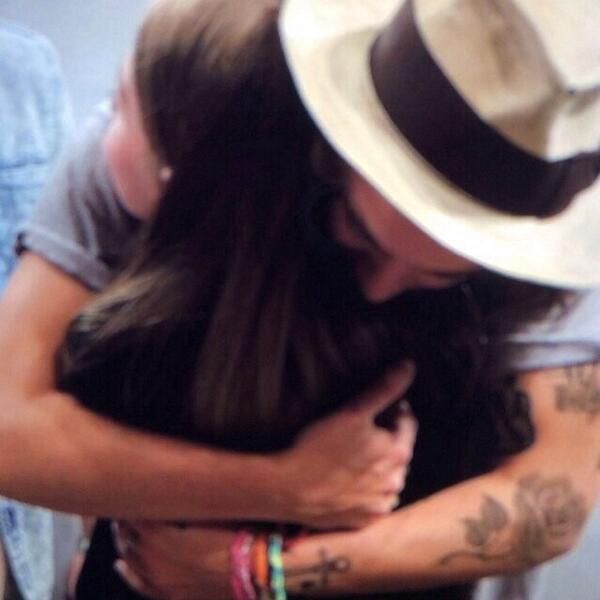 darsyloveharold's tweet photo. NEW : Harry with a fan☺...today ! (08/06/2014)
@Harry_Styles i'm so proud of you ♥♥
@onedirection #VMAOneDirection ◘ http://t.co/opONs8l1Wr