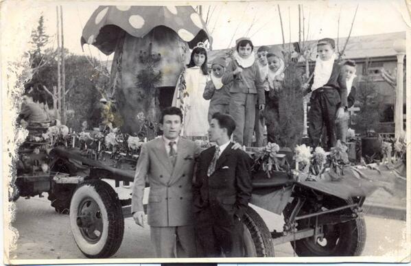 "Yo inventé el desfile de carrozas para alejar a los niños de la terrible adicción a la Bidú Cola" Chazón, 1945