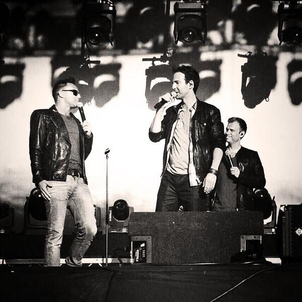 Some awesome pics emerging of @a1official from last night <a href="/Chester_Rocks/">Chester Rocks</a> keep uploading them!