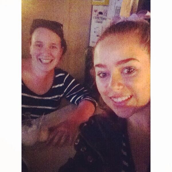 softengineaus's tweet image. MOLLY AND I ARE REUNITED!!