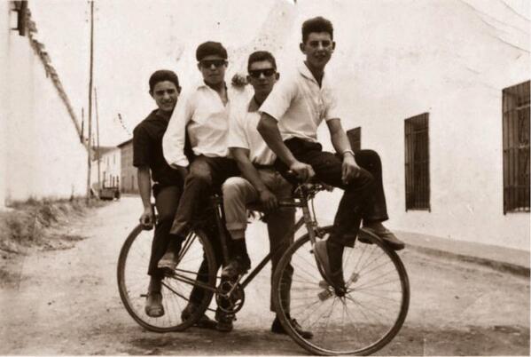 CycleLens's tweet photo. Four cool Spanish kids on a bicycle. http://t.co/1q86374W2j