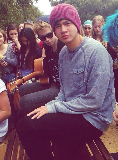 turtlesneedyou's tweet photo. Like Calum would just SMELL REALLY GOOD I think http://t.co/KexO4EQ5q4