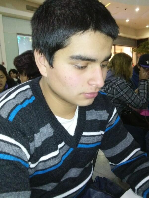 Volví al fin!!  
Una fotito de mi hermoso hermano :) nuestros genes son incomparables! Jajaj <3