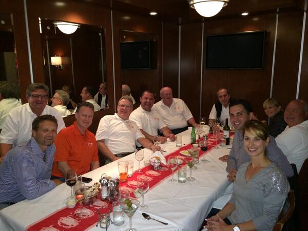 Alex6Pons's tweet photo. @9to5Seating Great dinner with the best team in the industry. #NeoCon14 @NeoCon #selfie4cydia http://t.co/7NZEE5YnVr