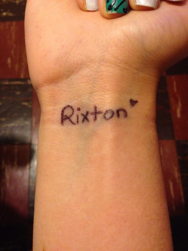 rixtonthings's tweet image. I look at my wrist and see my happiness, my amazing idols💕 @Charley_Rixton @Jake_Rixton @Danny_Rixton @Lewi_Rixton